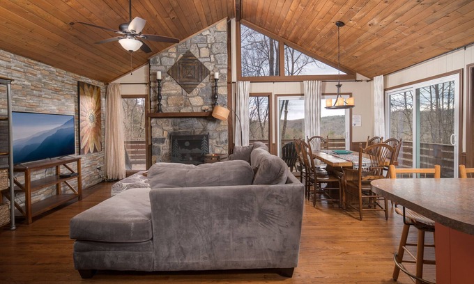 Deep Gap Cabin | Mountain Nature Retreat Near Boone & Blowing Rock