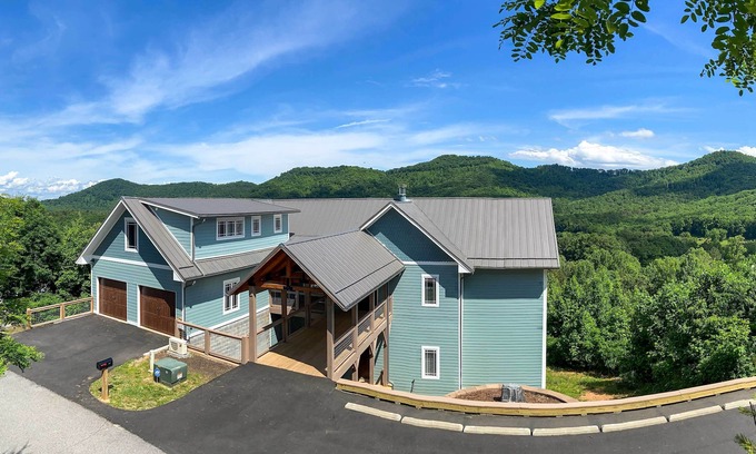 Candler House | Mountain Refuge w/View, 12 Mi to Asheville!