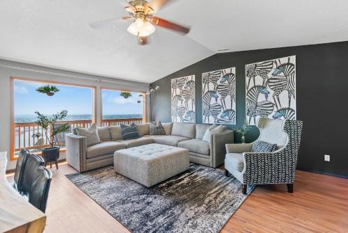 Northwest Portland Apartment | Mountain & River View - Spacious - Modern Home!