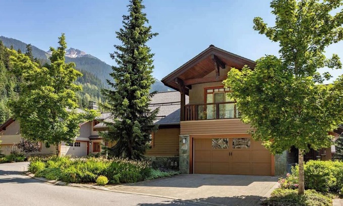 Nordic Estates House | Mountain townhouse w/ski access