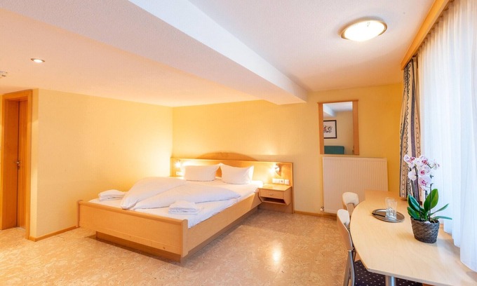 Unterlaengenfeld Apartment | Mountain-view apartment with infrared sauna