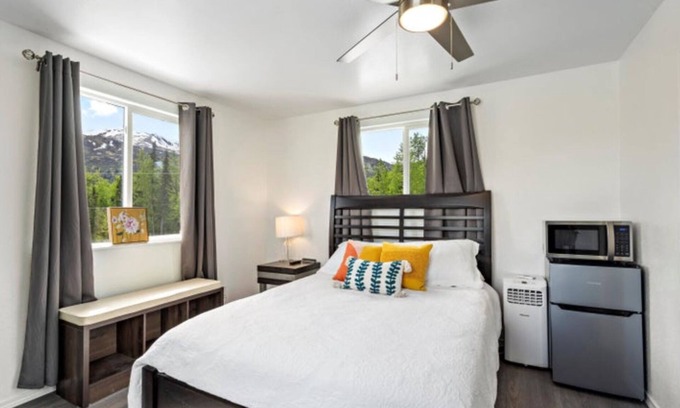 Chugiak Apartment | Mountain View Efficiency Apt Near Eklutna Lake