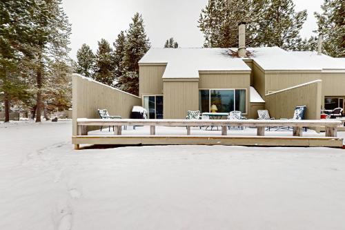 Black Butte Ranch Apartment | Mountain View Ranch Retreat - Golf and Serenity