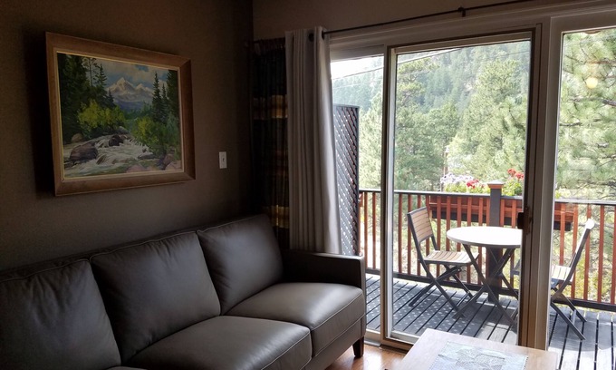 Estes Park Apartment | Mountain views, walk to downtown Estes, The Bunkhouse @ Old Man Mountain Studios