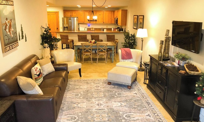 Mountain Village Condo | Mountain Village 1-Bedroom Retreat With Pool, Hot Tubs