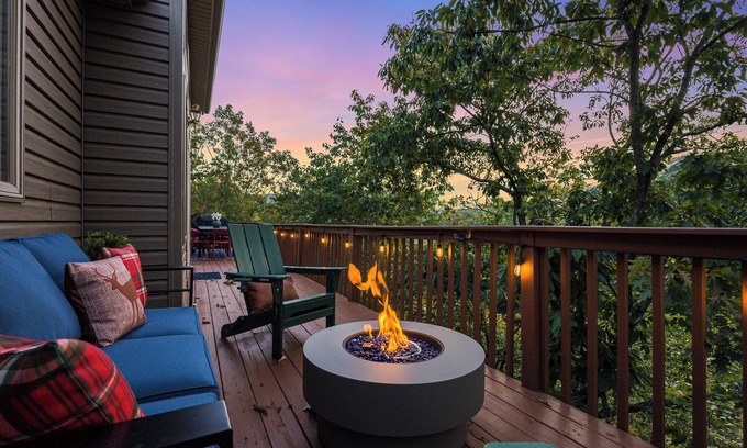 Massanutten House | Mountainside Estate- 2 Min to Slopes-Family Fun!