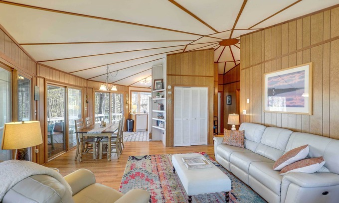 Wolf Laurel House | Mountaintop Mars Hill Cabin w/Wraparound Deck!