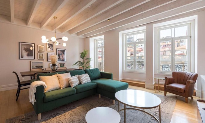 Centro / Baixa Apartment | Mouzinho Luxury 3BR Flat l 5 min Walk to Ribeira by Lovelystay