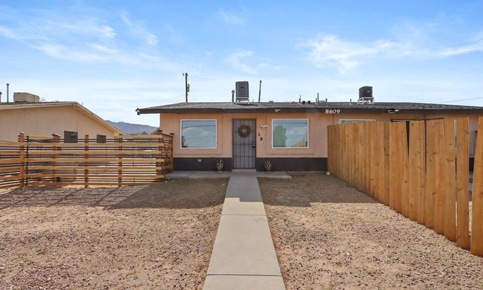 Sunrise Acres House | MT-View Home NE El Paso/5min Fort Bliss/Airport/Pet Friendly