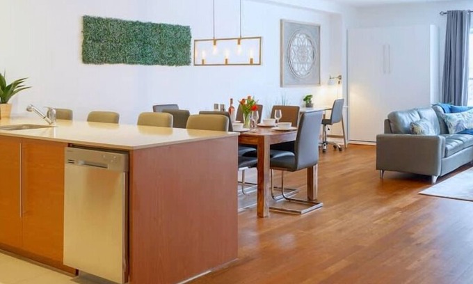 Plateau Mont Royal Apartment | MTLVR #01 | A gem in the Plateau, Metro 5 min