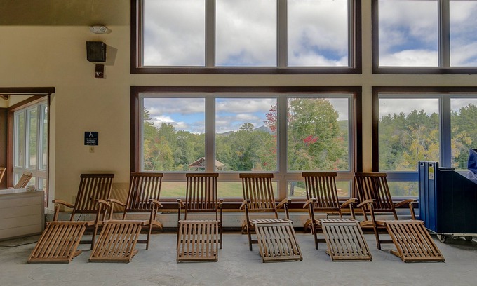 Campton Condo | Mtn-view condo with fireplace, pools, gym, fishing pond, tennis, pickleball, BBQ