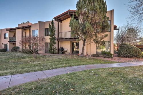 Oak Creek Apartment | Mtn-View Condo with Hot Tub Access in Sedona!