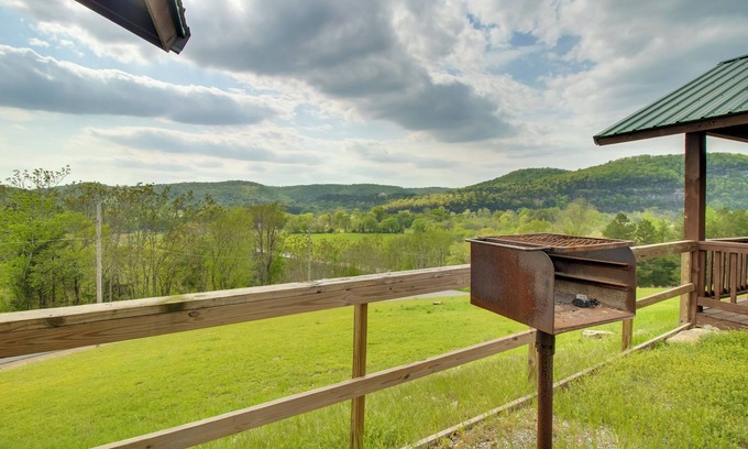 Mountain View Cabin | Mtn-View Porch: Arkansas Cabin Near White River