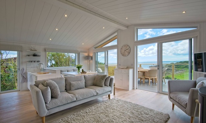 Castle Douglas Cottage | Muir Lodge - a lodge that sleeps 6 guests in 3 bedrooms