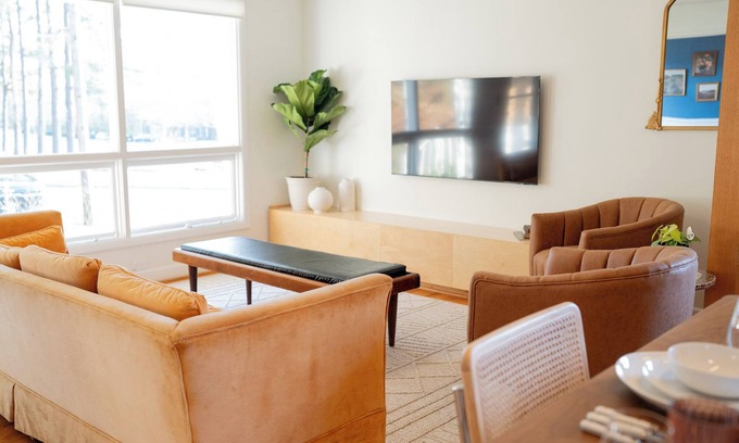 Downtown House | Mulberry on Bragg - Curated stay minutes from downtown