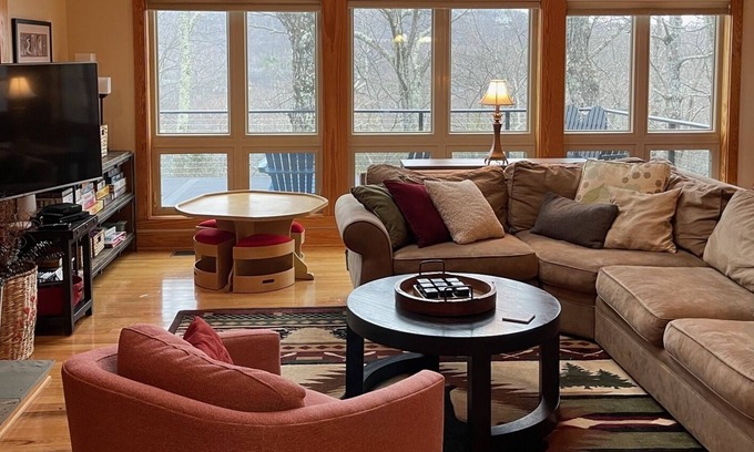 Wintergreen House | Multi-family ready log cabin bliss on Wintergreen mountain. 2 master BRs!