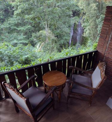 Munduk Hotel | Munduk Tutub waterfall view