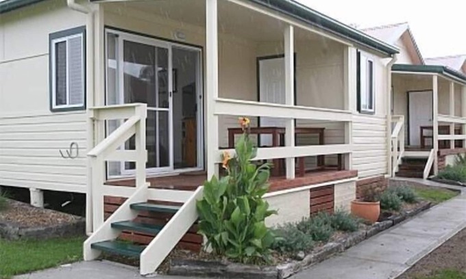 Bermagui Cabin | Murunna Cottages No 1 Bermagui (Stringybark). A delightful 2 bedroom cottage .