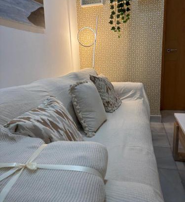 Nervion Apartment | Muy bonito apartamento en Nervión de dos habitaciones y dos baños con patio privado