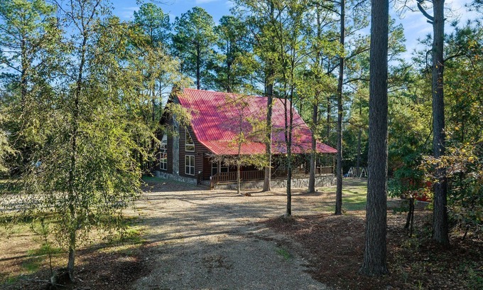 Hochatown Cabin | My Best Friend's Cabin: 2 BR + Loft Game Room, 2 Bath, Sleeps 8