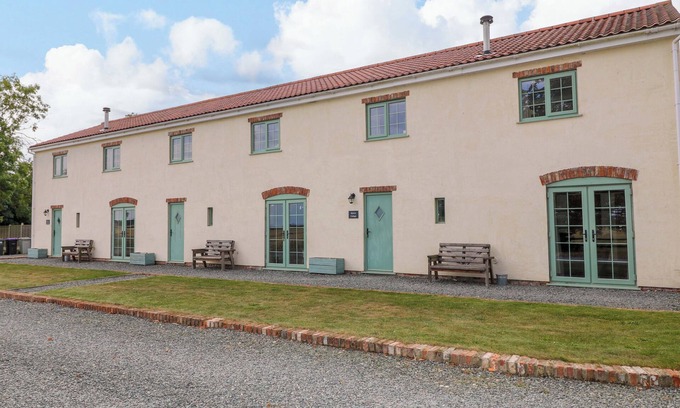 Dogdyke Cottage | MYLO'S COTTAGE, family friendly, with open fire in Boston