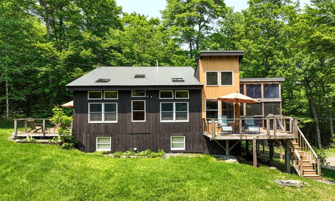 Greenville Apartment | Mystic Nights*Trail Access* Lake Access*Hot Tub