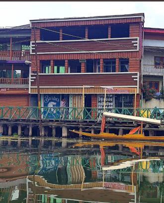 Dal Lake House | N residency