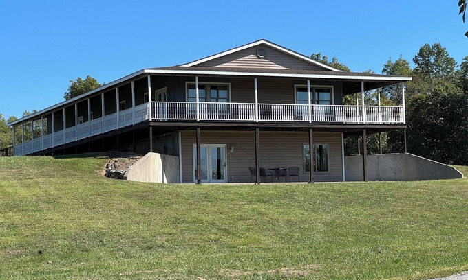 Bouvet Island House | Nanny's Place-Cozy Entire Home Getaway B&B by Shawnee Hills Wine Trail and Parks