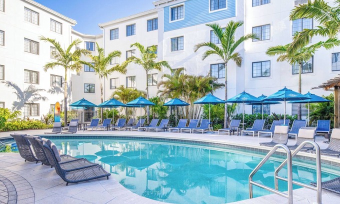 Park Shore Hotel | Naples Getaway Studio Suite Room for Couples with Pool!