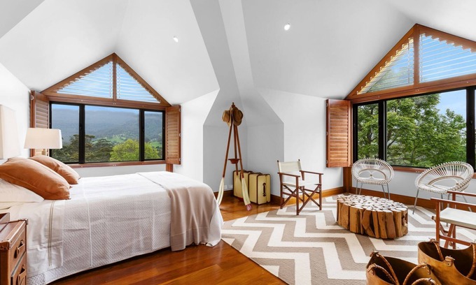 Broughton Vale House | Narnia - Enjoy a discount all year round!