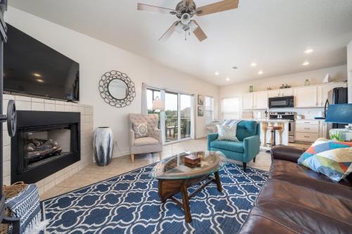 Mid America Apartment | Natalie's Nook, Lake Hideaway near Downtown Fun!