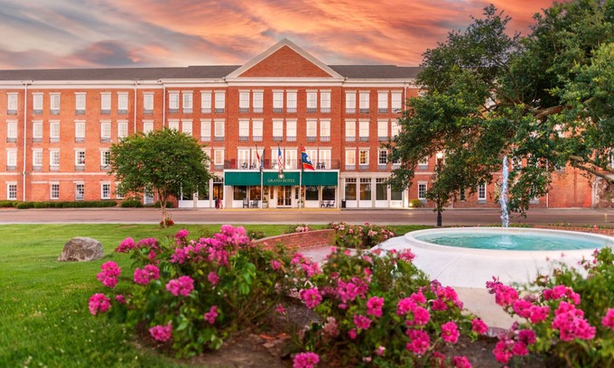 Natchez Hotel | Natchez Grand Hotel & Suites On the River