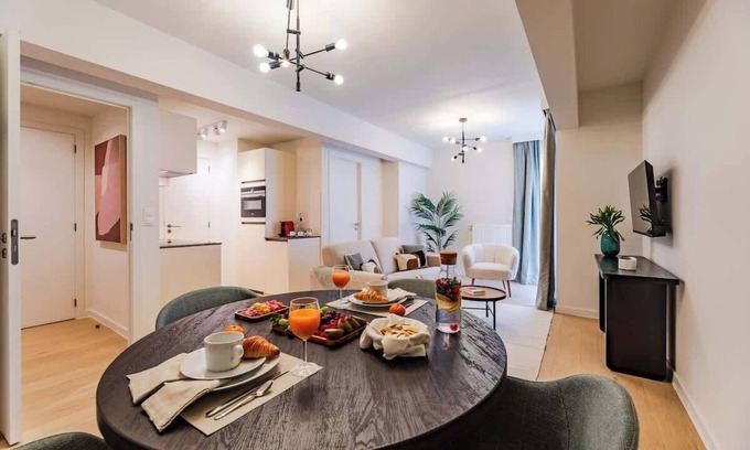 Plasky Apartment | NATO&EU 1BR Aprt- Free Luggage Room