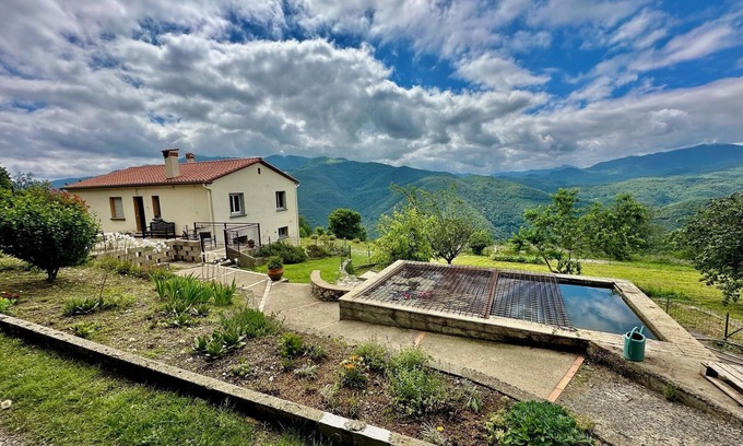 Montferrer House | nature and change of scenery