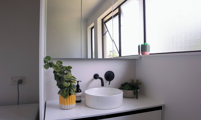 Massey House | Nature stay in Auckland with lush green in the back, peaceful.