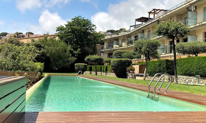 Sant Feliu de Guixols Apartment | Nautilus apartment with community pool, wifi, air conditioning.