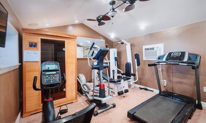 Kanab House | Near Bryce & Zion;2 houses, sleep 14;hot tub-sauna-gym-firepit-backyard-downtown