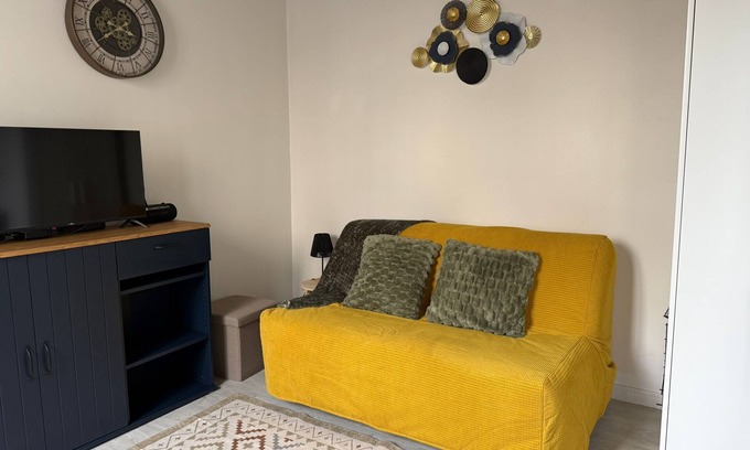 Evreux Condo | Near Cathedral - Wifi - Netflix - Parking