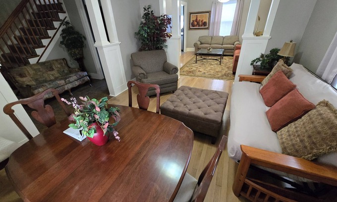 Omaha Bed & Breakfast | Near Charles Schwab Field, Epply Airfield, Riverfront, CHI Arena, Old Market