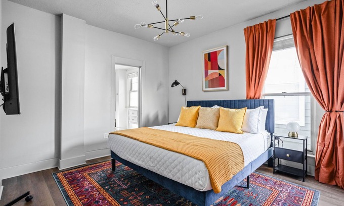 Indianapolis House | Near Downtown Indy | King Bed Golden | Parking