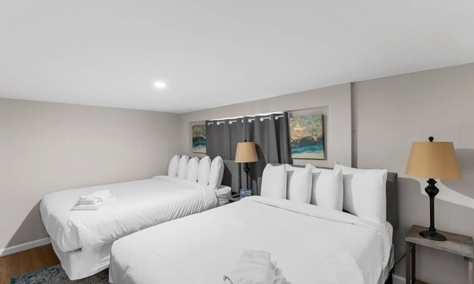 New Castle Apartment | Near Hospital & Dining- Beds on Broadmoor - Unit B