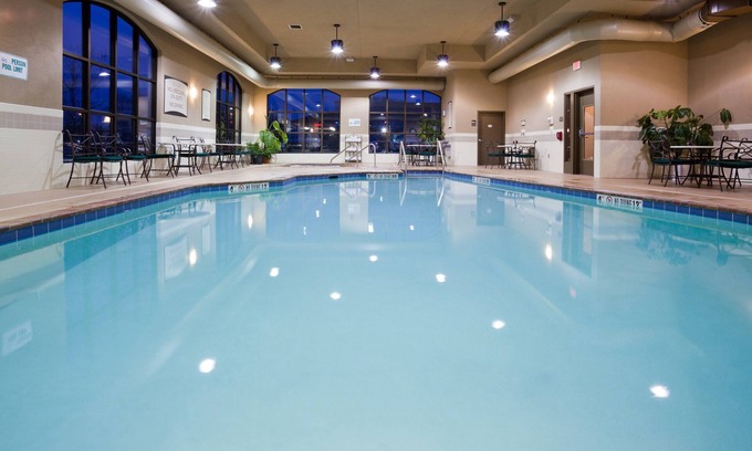 Franklin Condo | Near the Airport | Free Breakfast + Pool and Hot Tub