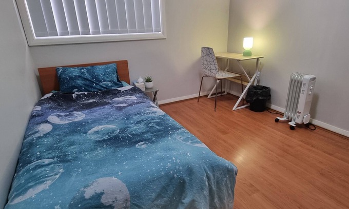 Toongabbie Apartment | Near to Toongabbie Station - 4 minutes walk