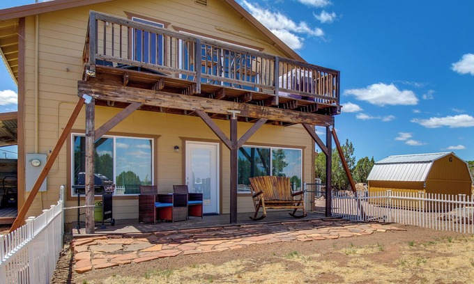 Show Low House | Near White Mountain Lake: Home w/Balcony & Patio