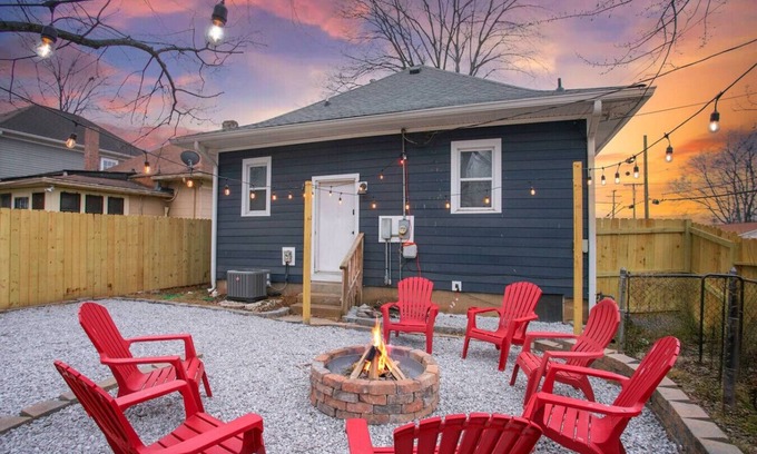 McFerrin Park Apartment | Neon Nashville! 5 min to Broadway Walk 2 dining!