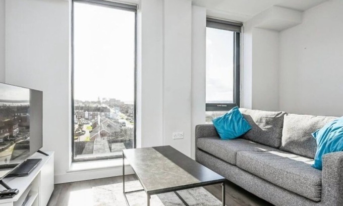 Liverpool Apartment | Neptune's Nest | City Centre | Scenic Views