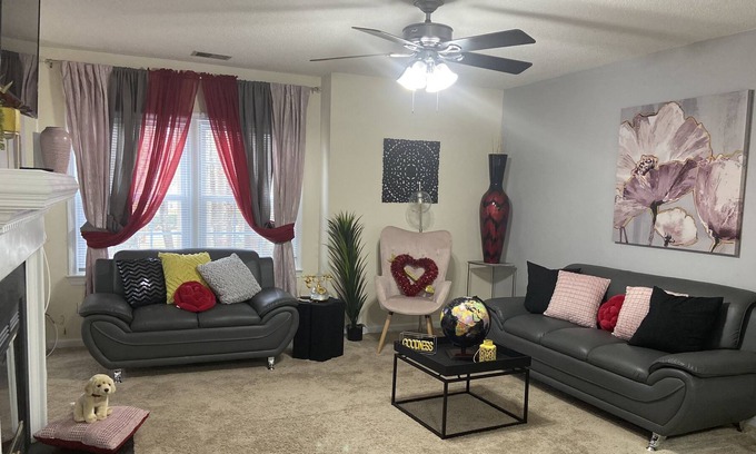 Greenbrier West Condo | Nestled in a quiet condo, just 15 minutes from VA Beach boardwalk. Sleeps five.