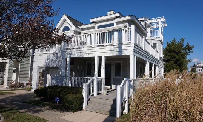 Avalon House | Nestled in a quiet part of town; close to recreation and a beautiful beach on 8th Street