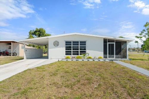 North Port House | Nestled in North Port