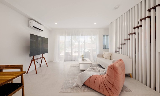 Southport House | Netflix, Brand new 4BR,Fast NBN,AC, Free Parking